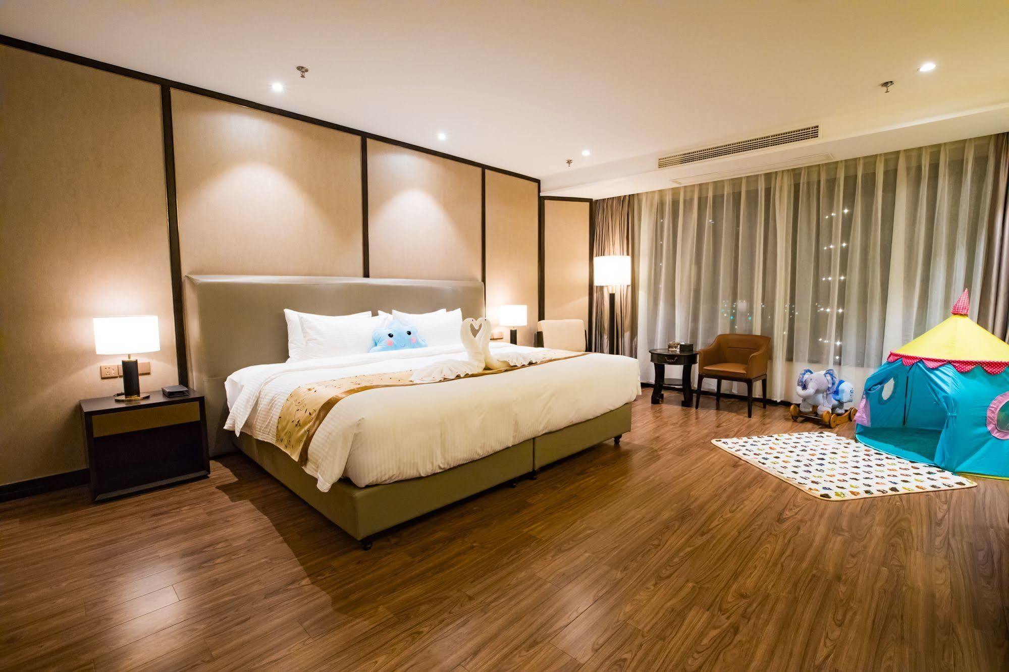 Ramada Shanghai Songjiang Bagian luar foto